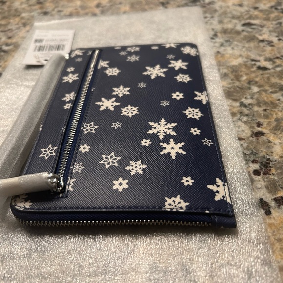 Kate Spade Staci Medium L Zip Wristlet Snowflake Toss (still in plastic) lzp - Picture 13 of 16